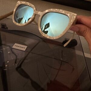 QUAY Stylish Cream Sunglasses with Blue Lenses